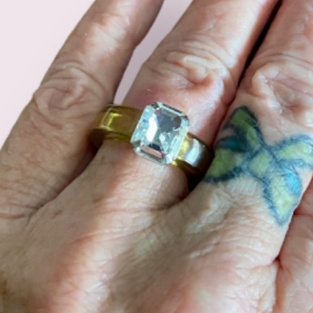 Unique Lemon Acrylic Ring with a Single Clear Crystal - Size 7